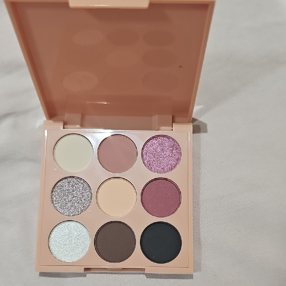 Estate Cosmetics Rose Rendezvous Eyeshadow Palette